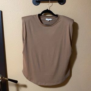 Good American Strong Shoulder Tee